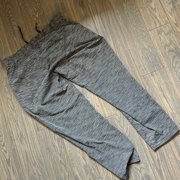 Lululemon On the Fly Pant 28” - Picture 2 of 8